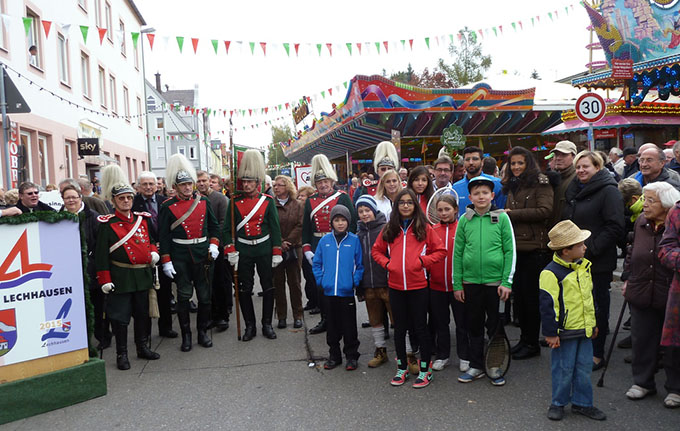Unsere Tennisjugend bei der Eröffnungsveranstaltung der Lechhauser Kirchweih 2015 Unsere Tennisjugend bei der Eröffnungsveranstaltung der Lechhauser Kirchweih 2015