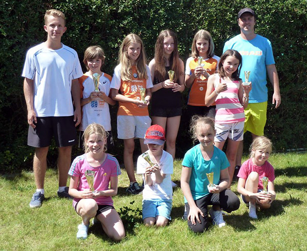 Teilnehmer des Tennis-Sommercamps der DJK Lechhausen 2016 Teilnehmer des Tennis-Sommercamps der DJK Lechhausen 2016