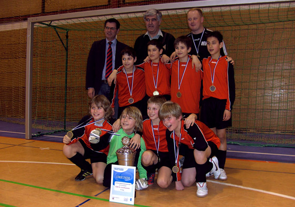 E2-Junioren sind Kreismeister im Hallenfussball E2-Junioren sind Kreismeister im Hallenfussball