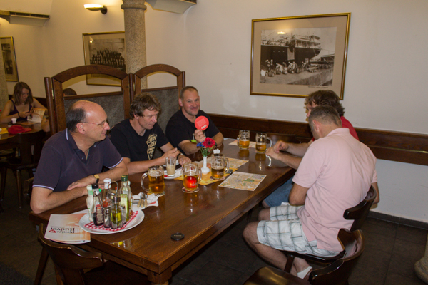 Beim Mittagessen in der Brauereigaststätte Budweis Budvar