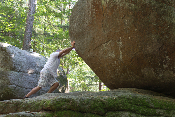 Thomas versucht sich am Wackelstein