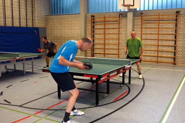 Rainer und Dieter bestritten das Finale, im Hintergrund spielt Thomas gegen Franz um Platz 3